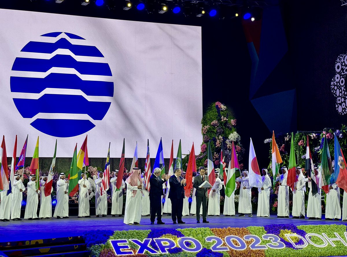 From one Expo to the next: the flag of the BIE is handed over by Qatar and given to the Organisers of #Expo2027 Yokohama, the next Horticultural Expo