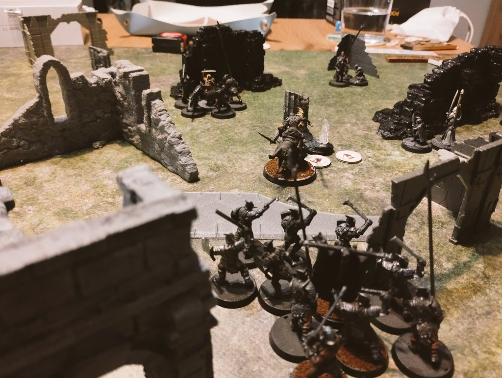 azeswar77's tweet image. Partidita a 600 puntos de #MESBG #Lotr esta tarde. Un duelo de controlar el campo de batalla entre La Comunidad del Anillo VS Isengard. Victoria sufrida para el bando de la oscuridad 🤘