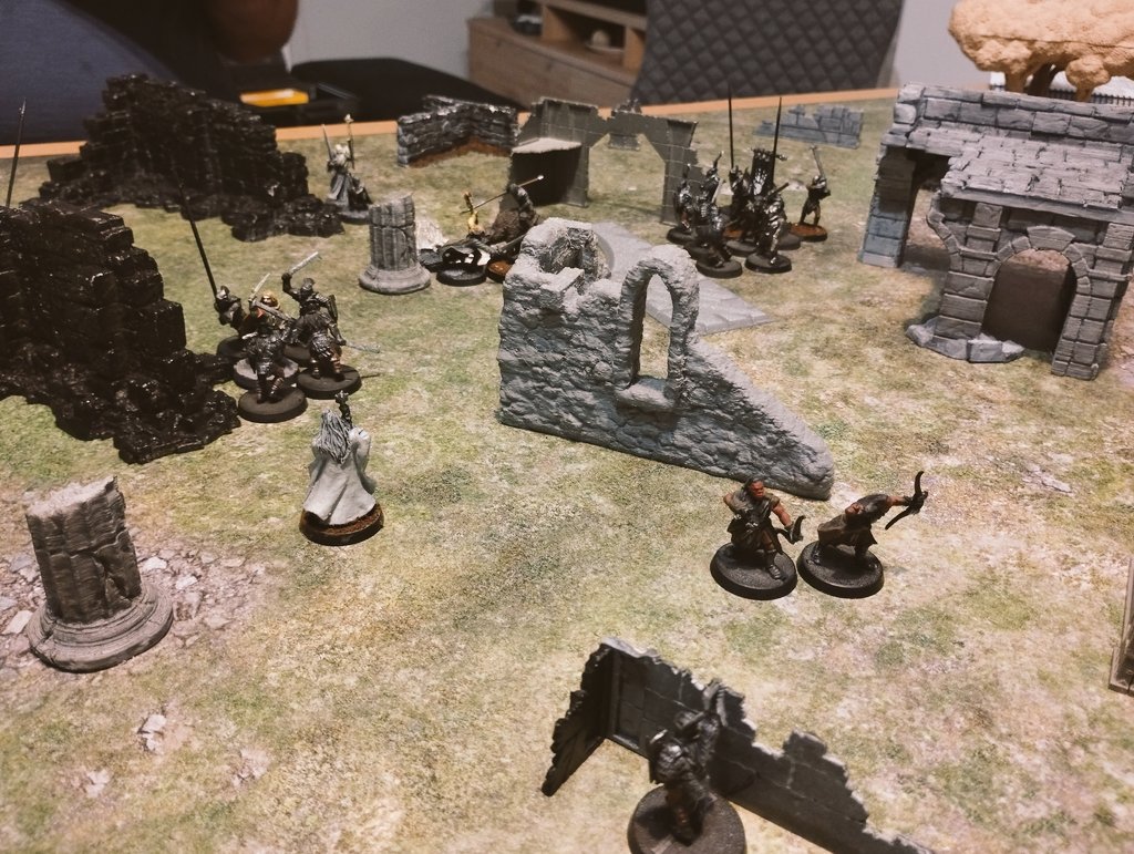 azeswar77's tweet image. Partidita a 600 puntos de #MESBG #Lotr esta tarde. Un duelo de controlar el campo de batalla entre La Comunidad del Anillo VS Isengard. Victoria sufrida para el bando de la oscuridad 🤘