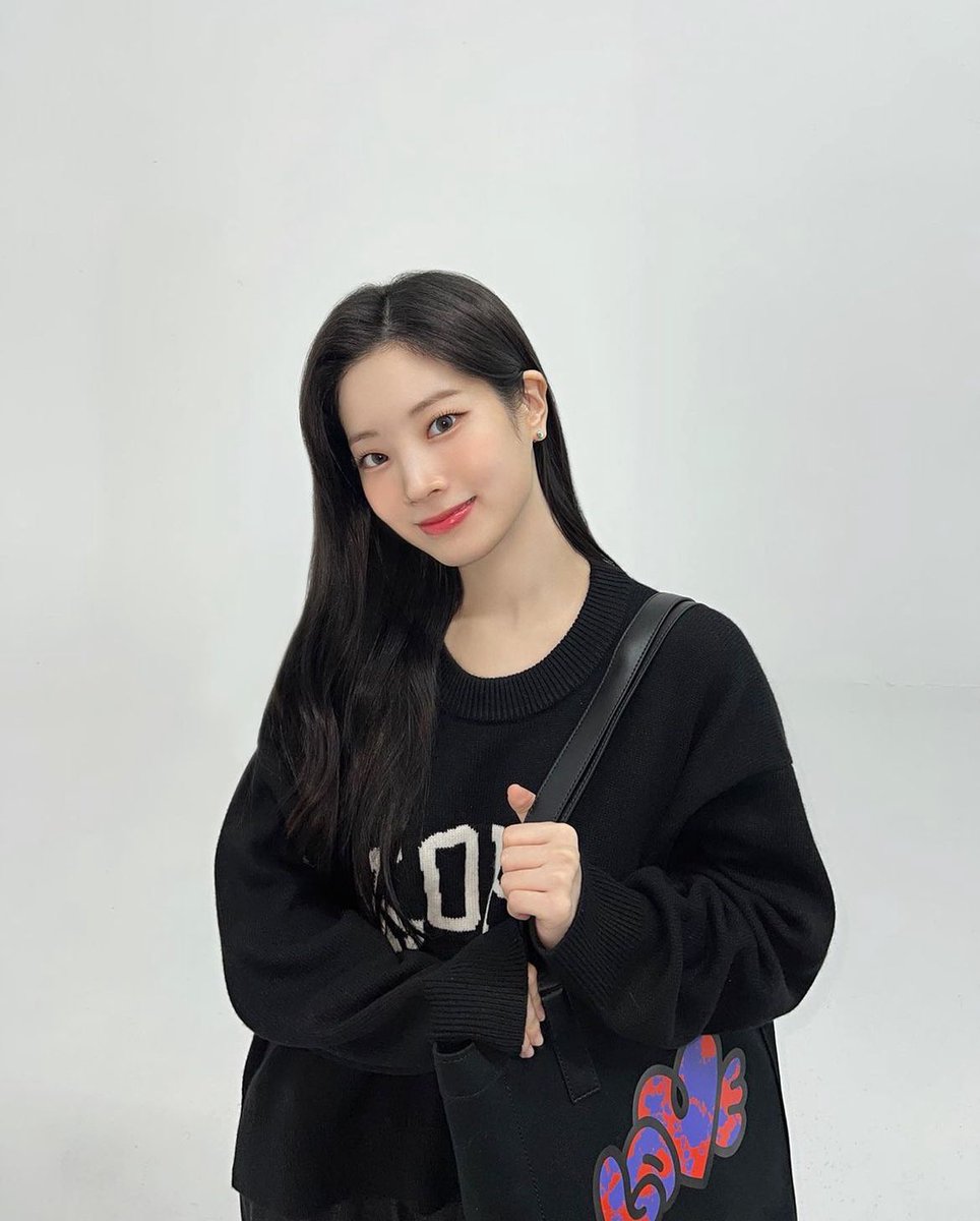 naisudubu's tweet image. Dahyun has been participating in the #WatchHungerStop campaign since 2022 🤍