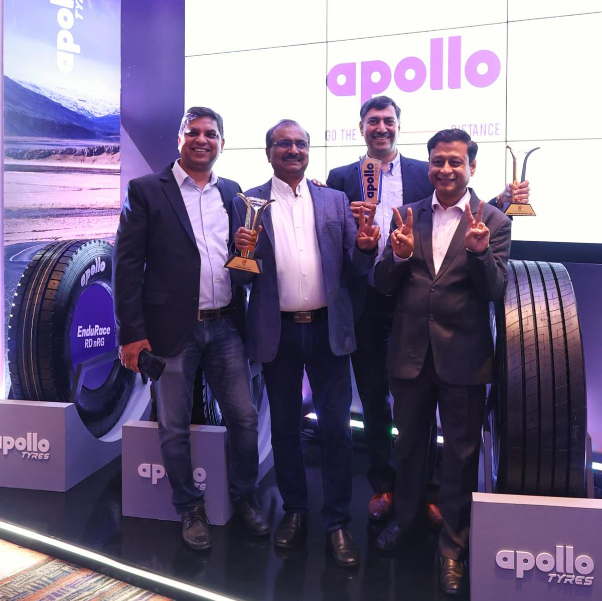 Our proud OEM partners celebrating post their win at #ApolloCVAwards2024. #ApolloTyres #GoTheDistance