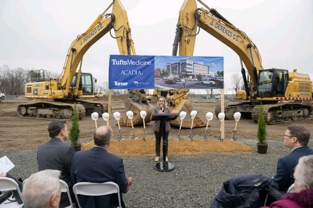 It’s not every day elected officials can cross a promise off our list, but for me that day is today: we broke ground on a new behavioral health facility in #MaldenMA at the site of the former Malden Hospital, which served our community for over 100 years before closing in 1999.🧵