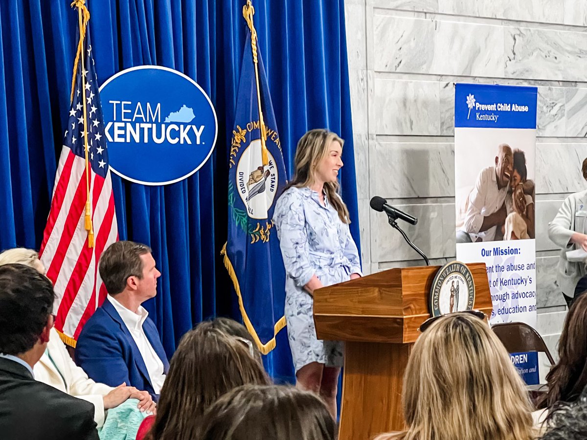 💙💜 This am we joined @PCAKY, @GovAndyBeshear & KY advocates to mark the start of #ChildAbusePreventionMonth. We planted 4K pinwheels - each one a promise to 12 KY kids born in 2023 & a commitment to making KY the safest place in America to be a kid. 🌀#TeamKentucky #AetnaCARES