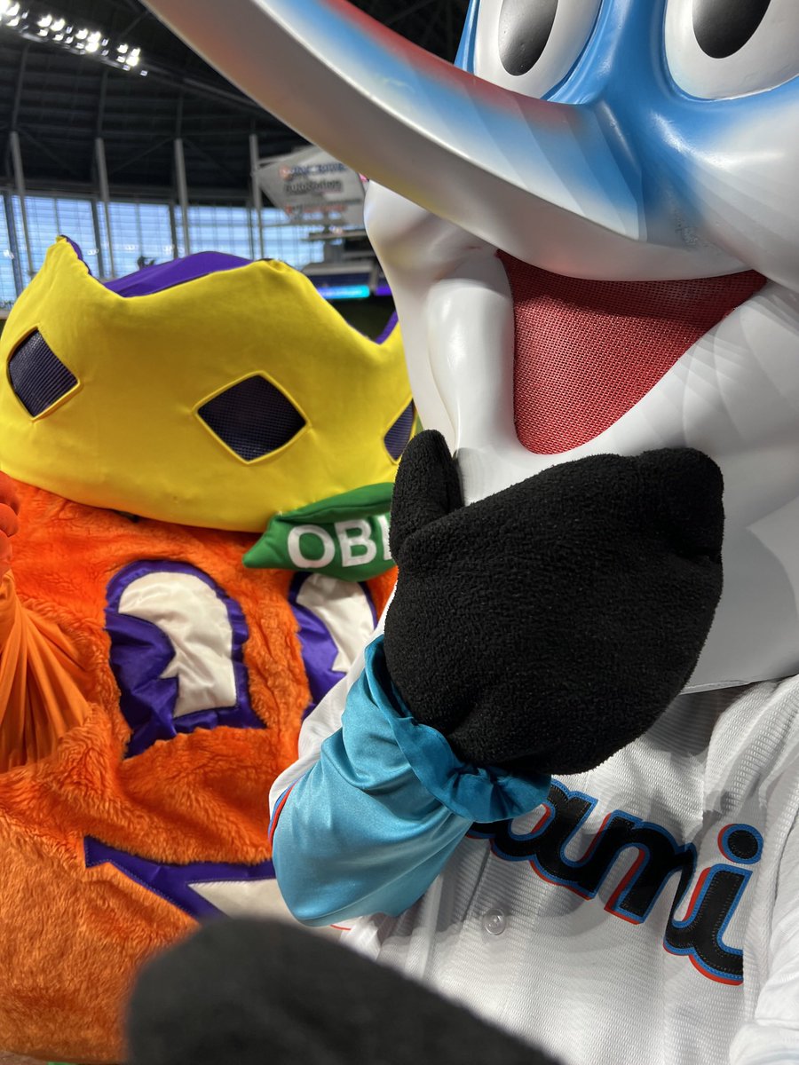 Knock this season out of the park, @Marlins ‼️⚾️ #OpeningDay // #HomeofBeisbol