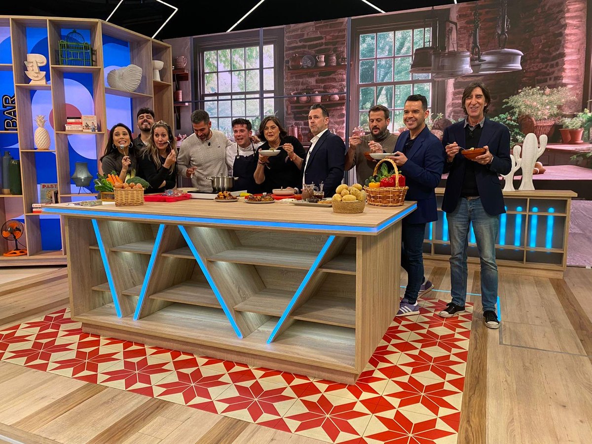 Aquí, pasándolo mal en ⁦@MVTARDE⁩ con ⁦@pabloojedaj⁩ ⁦@pradobenjamin⁩ ⁦@juanfmiranda⁩ ⁦@jmcamarero⁩ ⁦@carlosmchef3⁩