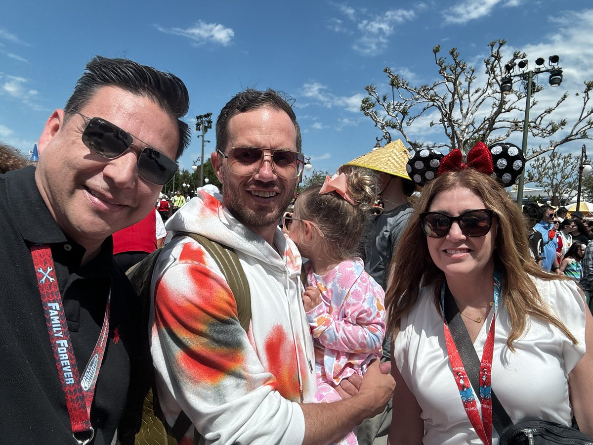 Family fun time in Orlando! We ran into coach Mike McDaniel, Miami Dolphins! Former Niner coach!
<a href="/MiamiDolphins/">Miami Dolphins</a>  <a href="/49ers/">San Francisco 49ers</a> <a href="/DrRobMelendez/">Juliette Eye Institute | Robert F. Melendez, MD</a>