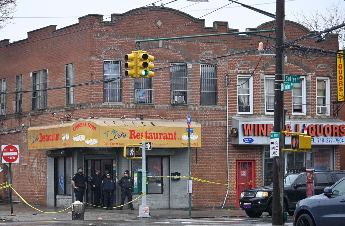 Photos: A 21 year old man was fatally shot in front of a Chinese restaurant at Sutter and Euclid Avenue in East New York, Brooklyn on Thursday afternoon. #LloydMitchellPhotography #NYPD #Gunviolence #Photojournalism #Journalism #NYCShootings #AMNewYork #Brooklyn #Crime #Homicide