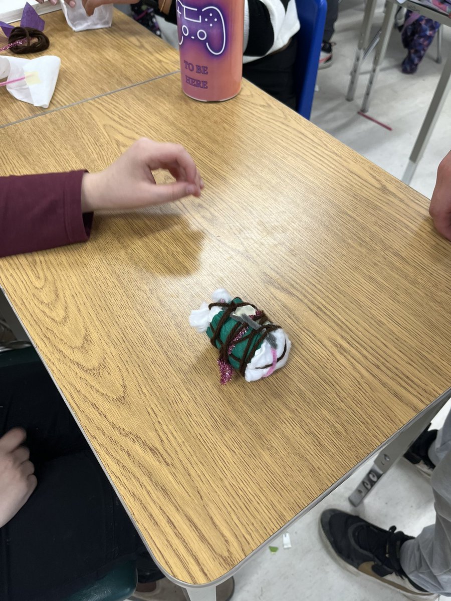 Ss are completing an eggs-periment to test how drag, gravity and impact affect the landing of an object (egg) <a href="/ps_baxter/">Baxter Central PS</a>