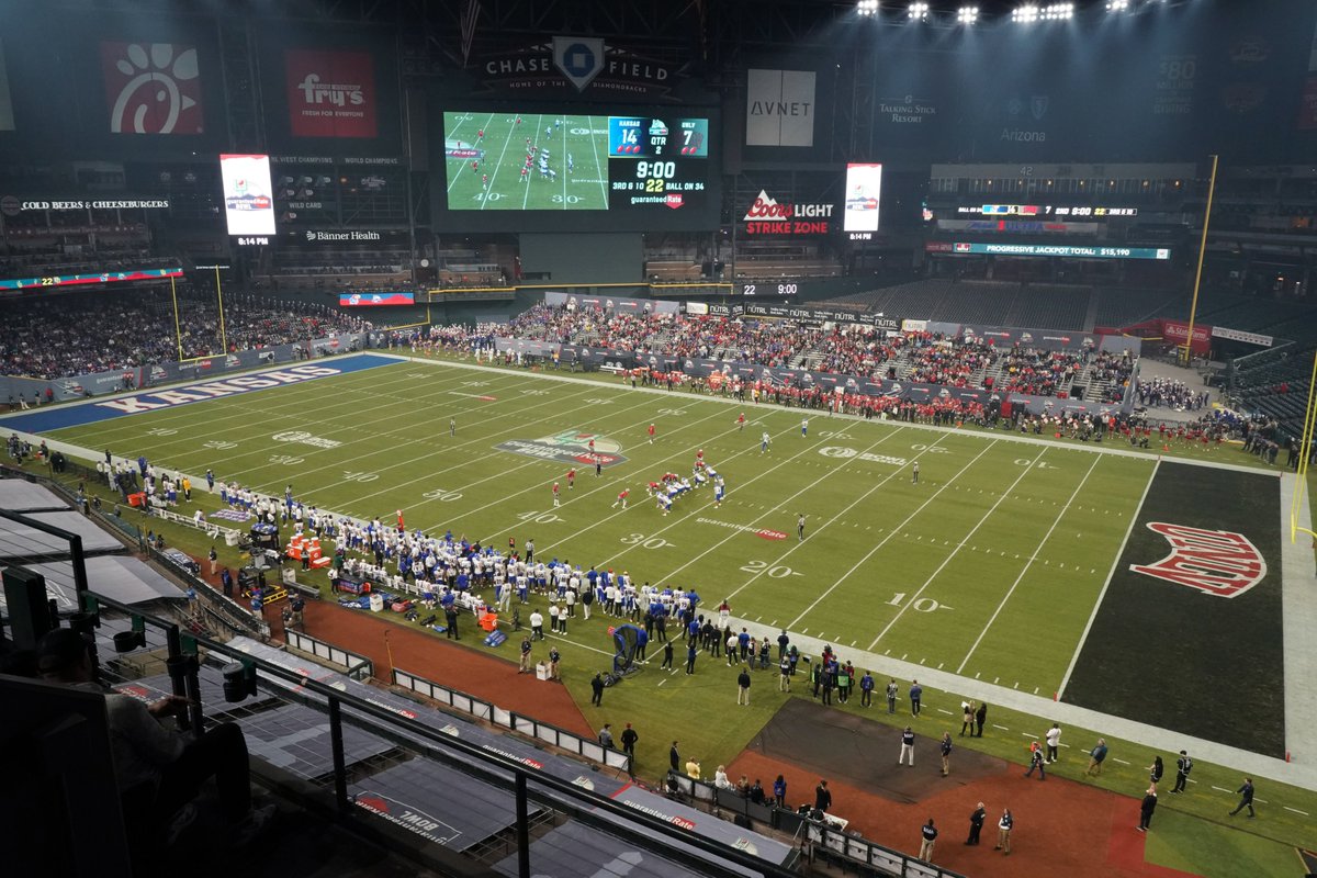 .@ChaseField, the home of our @GuaranteedRate Bowl, will be the site of @Dbacks #OpeningDay tonight! Good luck to our friends at the Diamondbacks and here's to another successful ⚾️ season!