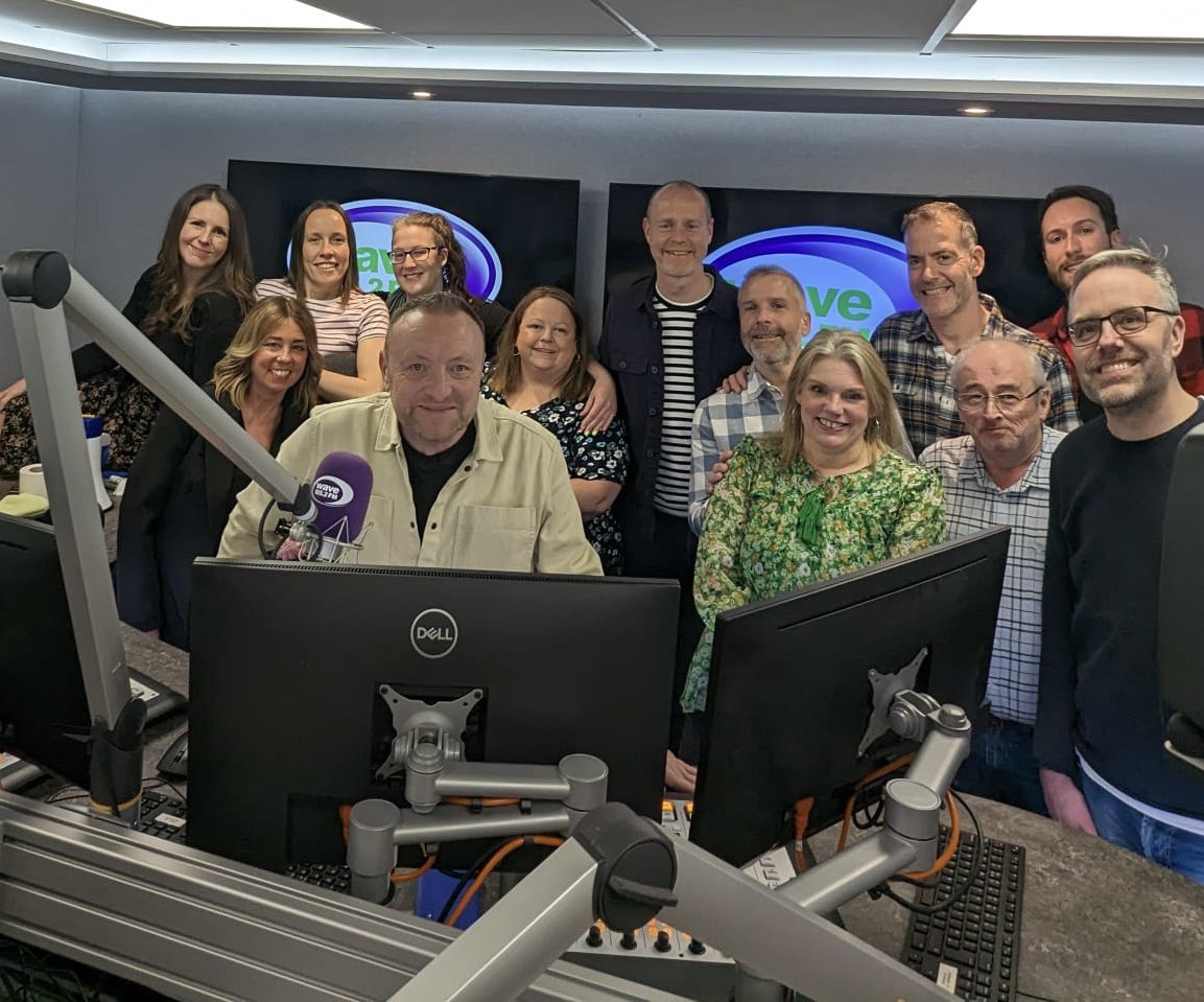 A few of us gathered to see the legend @stevepowerdj presenting his last show on #wave105 after 25 years. 🥲 #radio