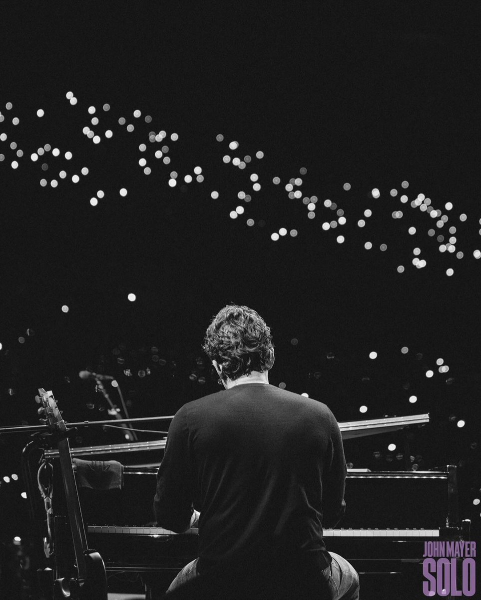 Paris, FR - one of my favorite solo shows ever. My very first show in France, and we sure made up for lost time. I was playing with this vicarious excitement knowing every song was a first for the audience, and it was a blast from beginning to end. I ♥️ Paris.