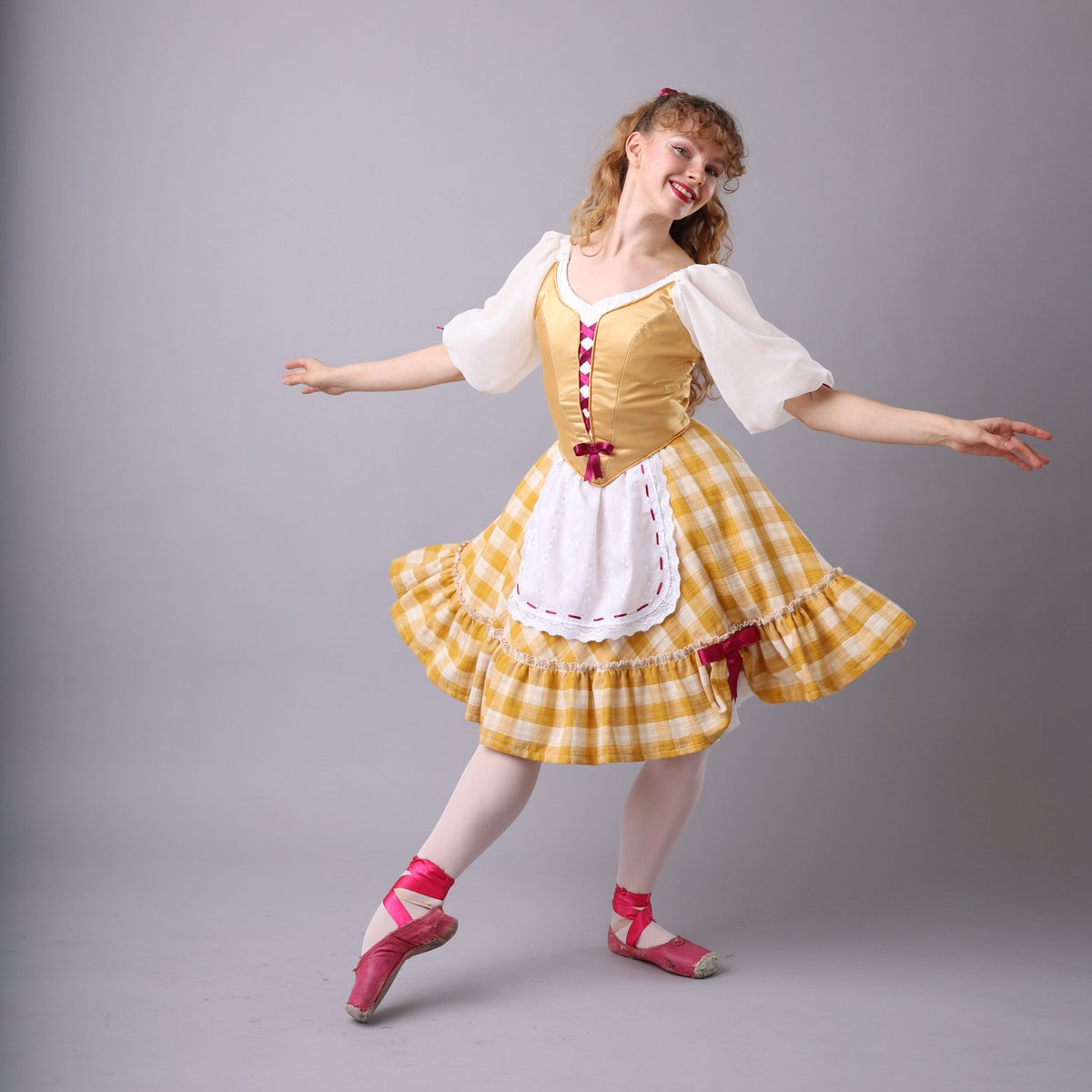 🌟 Join us for a magical performance of Goldilocks: The Ballet at @kentontheatre, Henley-on-Thames on April 8th, 2024! Reserve your tickets now and save 20% with code GOLD20. 🍯 Book tickets: bit.ly/49HIbgi #GoldilocksHenley #EasterOffer #EasterEvent #GoldilocksBallet