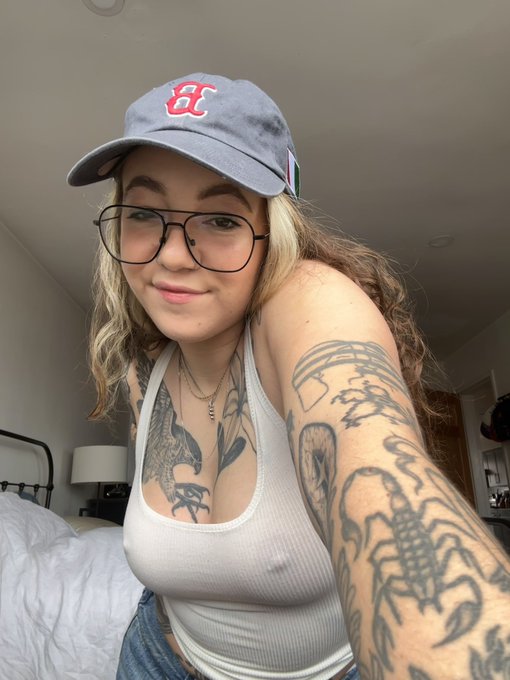 thank god it&rsquo;s baseball hat season https://t.co/8roRzNeSBb