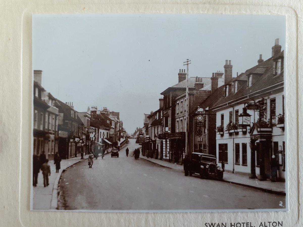 Our accession of the month: a view of the Swan Hotel in #AltonHampshire, with a poem about The Swan, both dated 1940; the poem is by 'H D O'N' - perhaps Harry Duncan O'Neill (1867-1946) - he was living at 92 Normandy Street in 1939 (32A24)

#hampshirearchives #HampshireHeritage