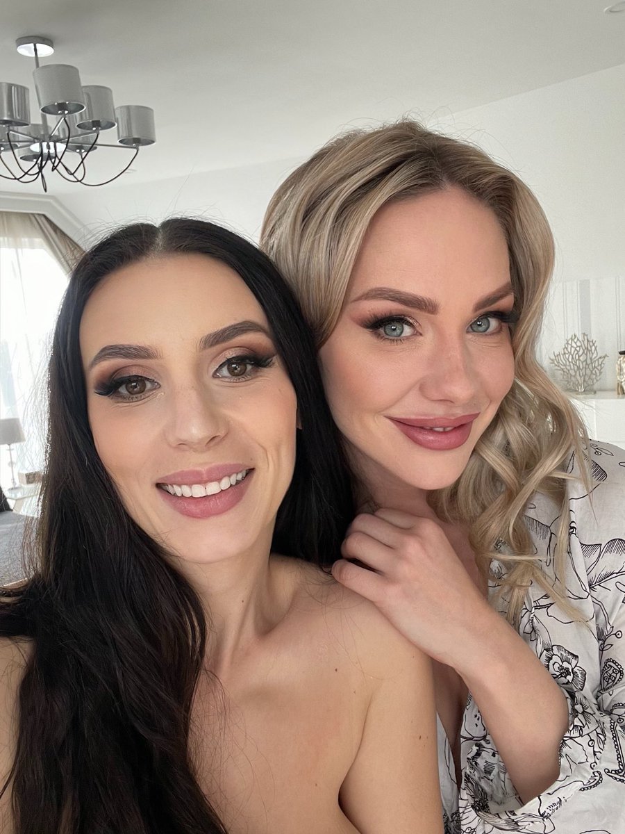 Would u cum on our faces or tits? @angielynxxx 🍆👅🌹