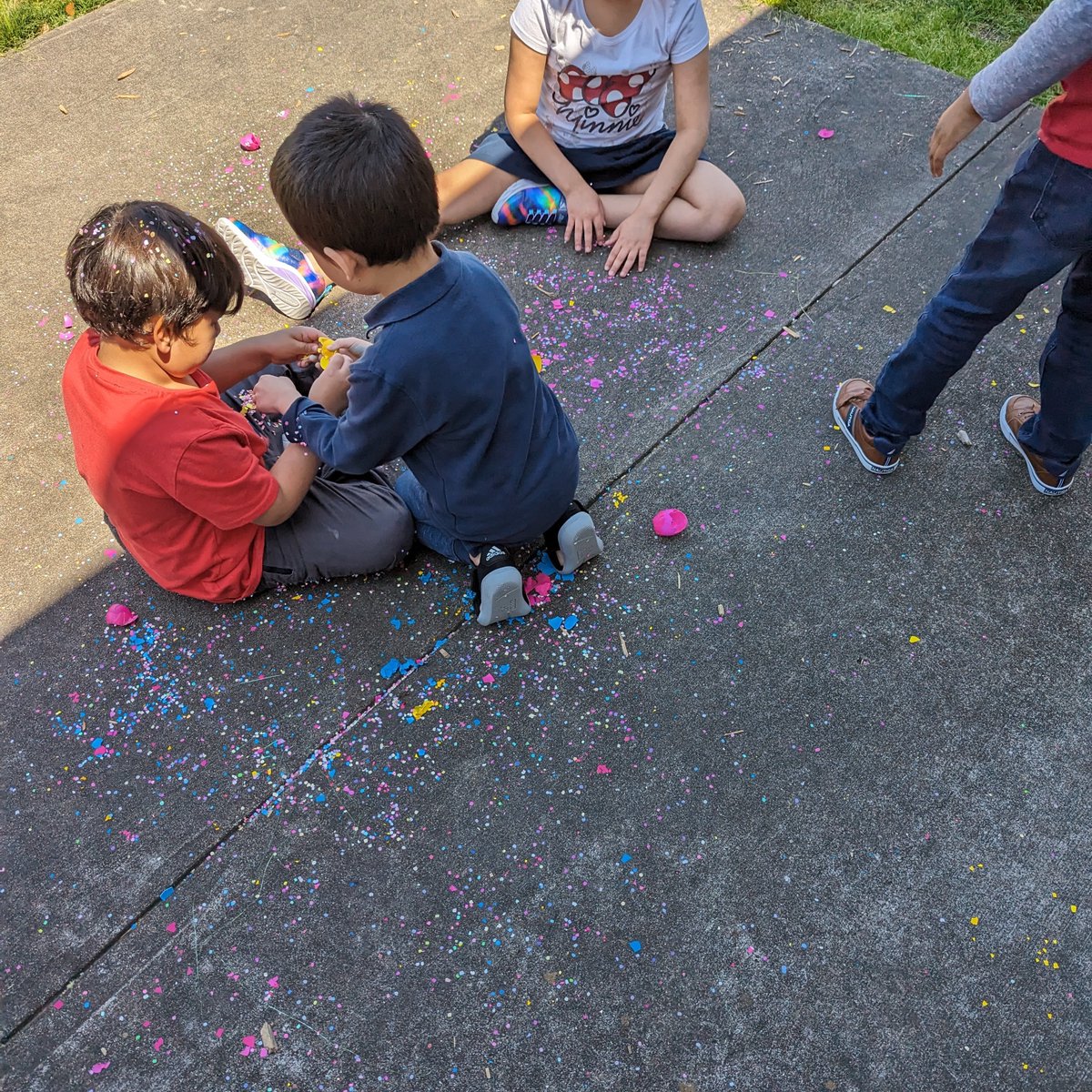 Nothing more fun than a cascarone "fight" on the day before a long weekend.