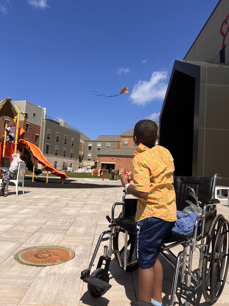 Today we learned that flying kites is an Easter tradition in Jamaica.🇯🇲🪁 We're delighted to experience this beautiful tradition and witness the bonds of friendship take flight. #GlobalTraditions #UnityInDiversity #StrengthInFriendship #Friends #KeepingFamiliesCLose #CbusRMH