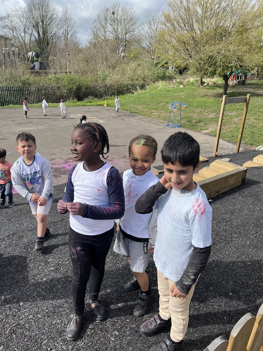 We had so much fun celebrating Holi! Thank you @MissChaudryLHS for organising💙❤️💜💛🧡💚 @MissDunworthLHS