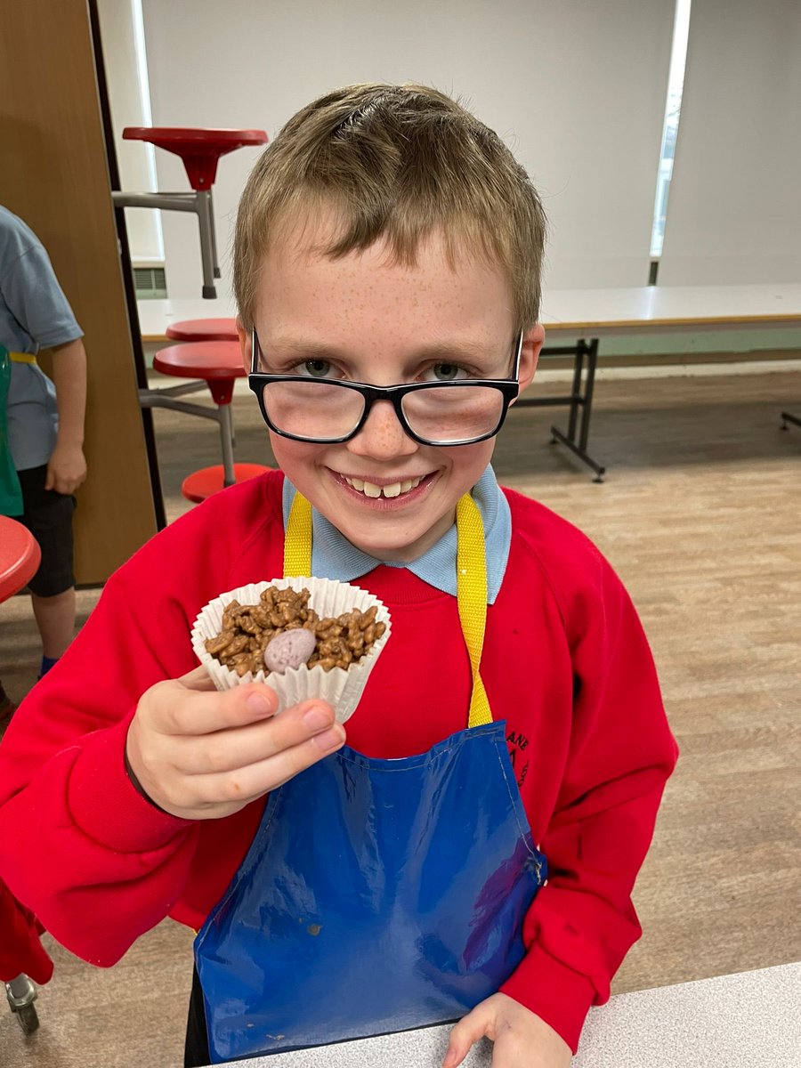 P5/6W had lots of fun making Easter crispie cakes! We learned how to melt chocolate, mix, divide the ingredients equally and work as a team. #DPSP56W