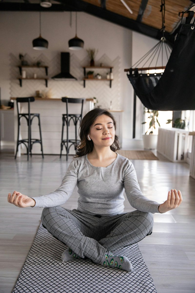 Feeling overwhelmed by constant mental noise? Discover how mindfulness can quiet the chatter and bring you into the present moment with these practical tips. #spinnr #Mindfulness #PresentMoment #QuietMind Read more: t.ly/16R6w