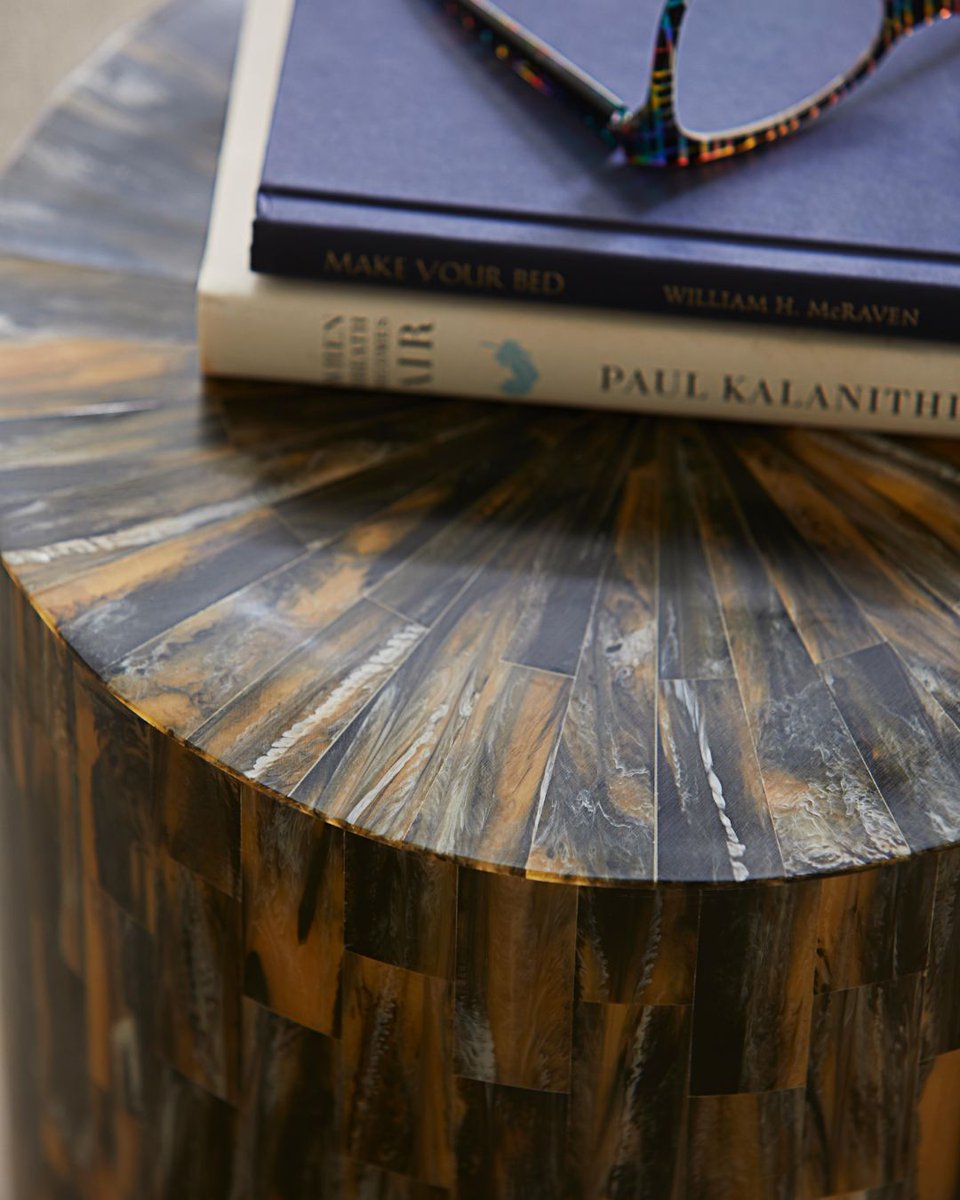 CyanDesignHome's tweet image. Capturing Cairo&apos;s essence and inspired by the Great Pyramid, the Cairo accent table is a masterpiece of craftsmanship. Assembled with a mosaic of faux horn triangles, each accent table uniquely displays vibrant variations. ✨🏛️

 #cyandesignhome