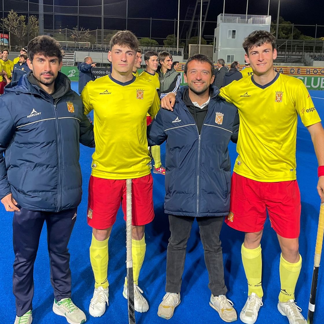 🔴⚪ Del CD Terrassa Hockey van participar en aquest esdeveniment l'Enric Miralles i en Mario Mena com a jugadors, en Jordi Fitó com a entrenador i, finalment, en Marc Calvó com a fisioterapeuta 👏🏻 Enhorabona, nois!🔝