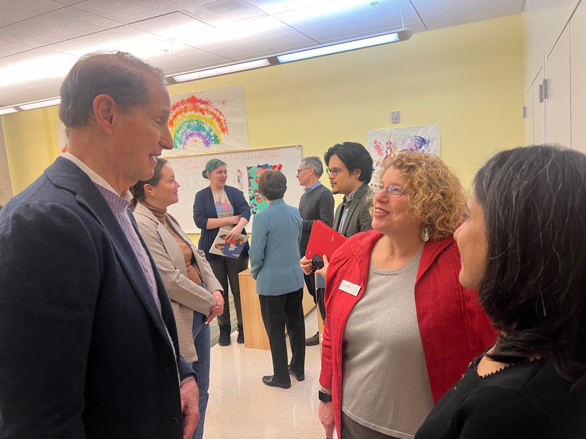 With great allies here today in Portland at Neighborhood House like @RepBonamici @oregonfoodbank & Ballmer Institute of @uoregon to put on a full-court press to pass an enhanced federal child tax credit before April 15. Kids and families are counting on it to make ends meet.