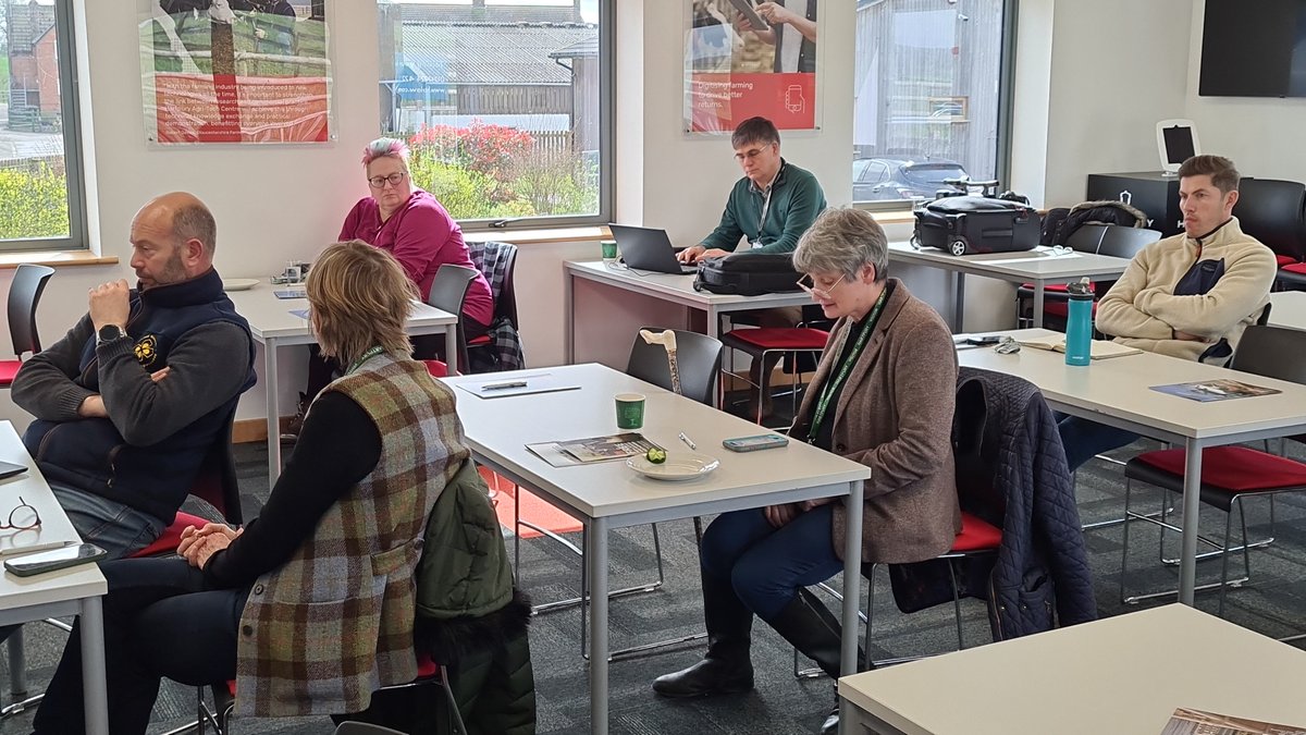 📊Big thanks to all who joined our 3-hour course 'Data Management for the Farm' at Hartpury's Home Farm this week. Great input everyone! 📊 #DataManagement #Farming 🚜🌾