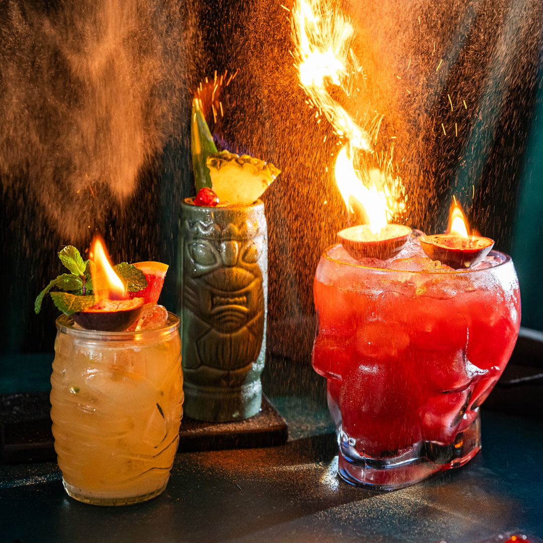 Things are heating up this Bank Holiday 🍹🔥 From classic margaritas, to minty fresh mojitos, to fruity rum punches Or why not try one of our GIANT sharers? Including our Raspberry Sour Skull 💀 Book now: bit.ly/3ukFe0e