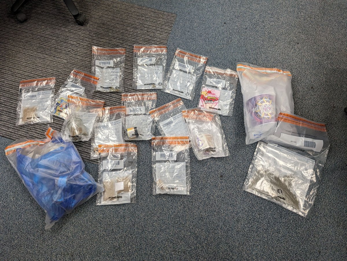 This was a great result and relied on close working with our colleagues on response to help search the premises. Below is just some of the items that we seized. (3of3)