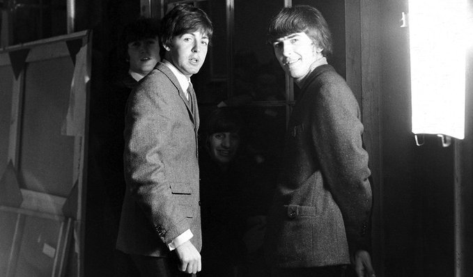 Paul McCartney George Harrison The #Beatles via @TolyTomilin