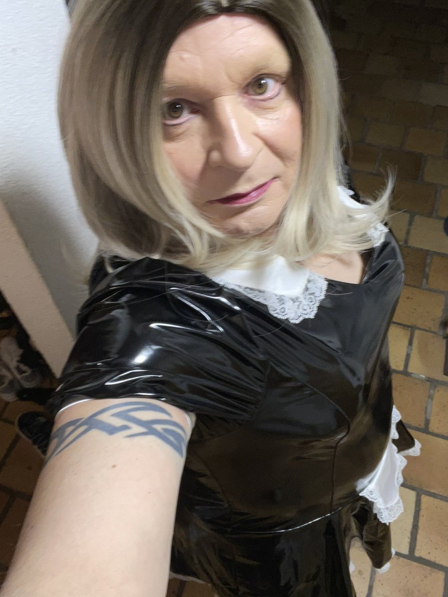 @SissyJoyce So proud to wear my maid outfit from @TheSissyMarket , hope one day I’ll serve Mistress @Diamonds4MeNow and help @SissyJoyce 🥰🥰🔒🔒