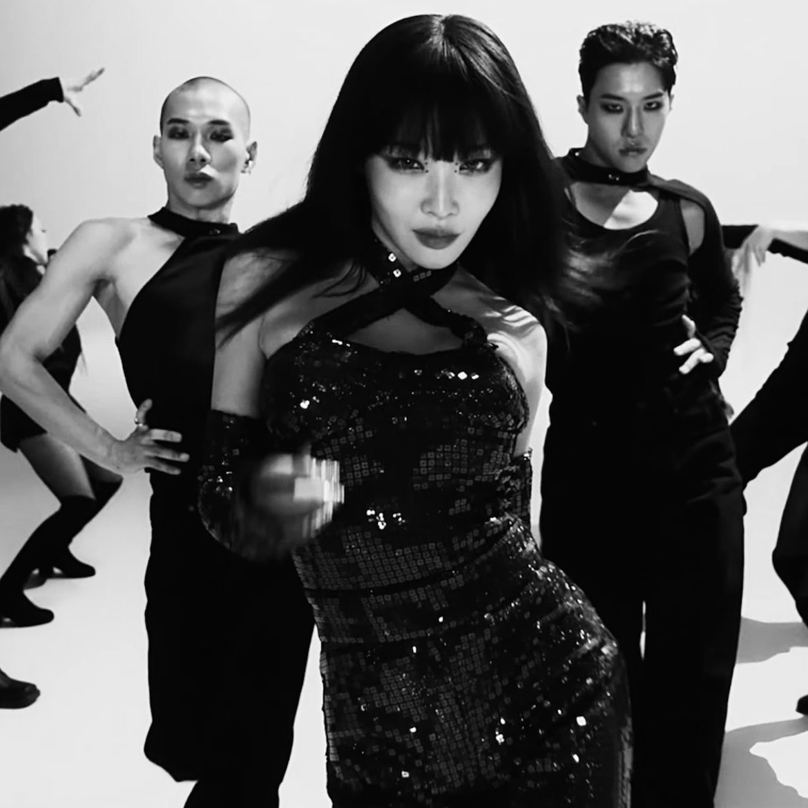 chunghanails's tweet image. she walked                         so she could run