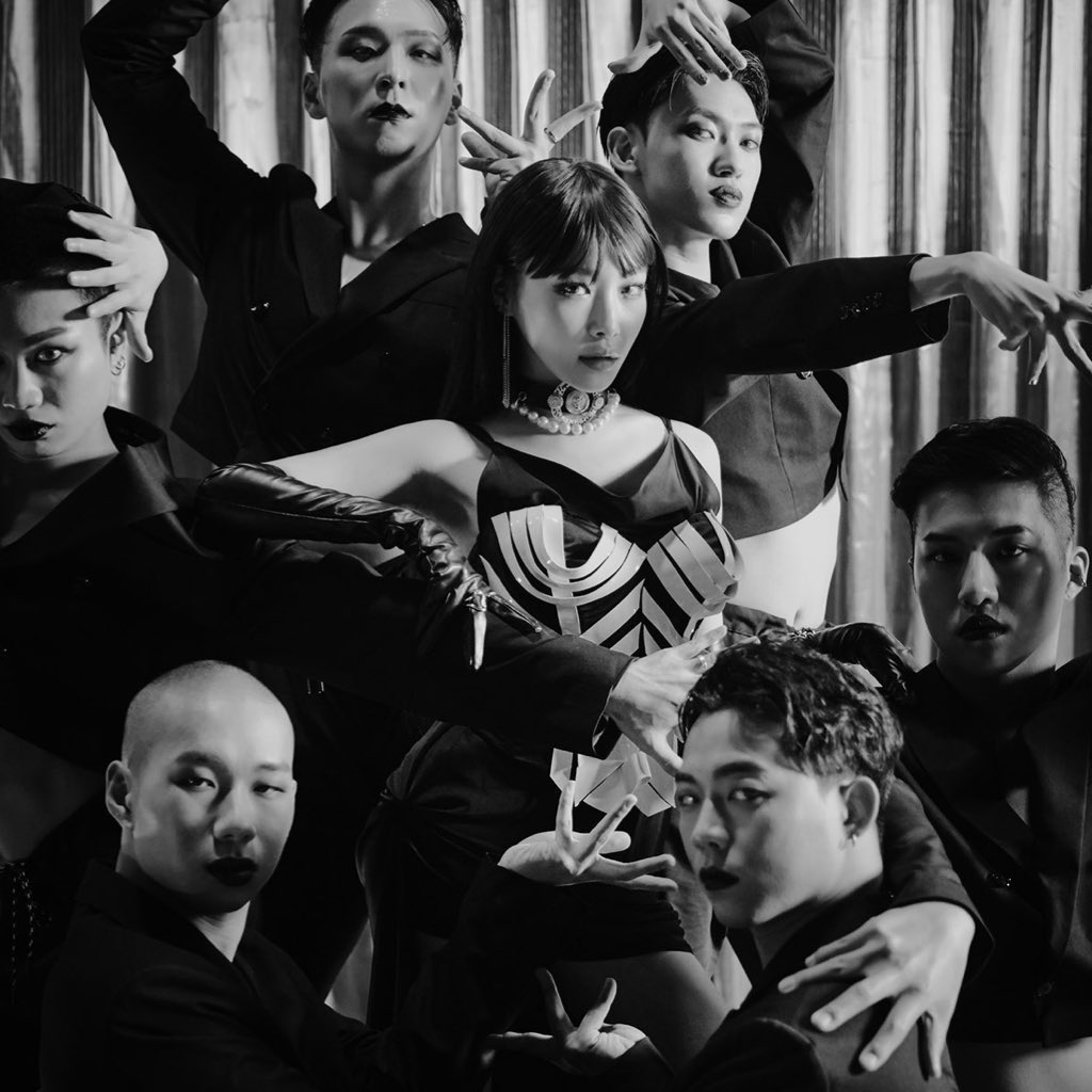 chunghanails's tweet image. she walked                         so she could run