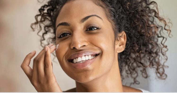 How to correctly apply and layer tretinoin for best skin care results. Tretinoin, often known by its brand name Retin-A, is a dermatologist-favored powerhouse for combatting skin aging. Get the best tretinoin skin care routine, from Dr. Bailey Skin Care:
drbaileyskincare.com/blogs/blog/how…