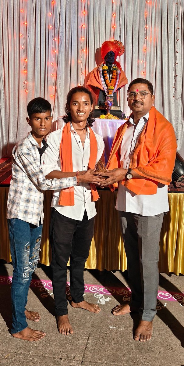 santoshdjaiswal's tweet photo. भारताचे आराध्यदैवत छत्रपती शिवाजी महाराजांची जयंती उत्साहात साजरी करण्यात आली. प्रभागात विविध ठिकाणी आयोजित कार्यक्रमात सहभागी होऊन छत्रपती शिवाजी महाराजांना वंदन केले.
https://t.co/Nr33ikd2oA

via MyNt https://t.co/NC69fCzjWb