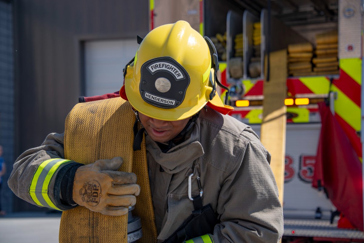 Make a difference in our Henderson community! 🚒🔥 Our Henderson Fire Department is hiring Firefighters and Firefighter-Paramedics! 🚨 Work alongside a dedicated team to provide premier all-hazards emergency response to our residents. Learn more at: bit.ly/JoinHendersonF…