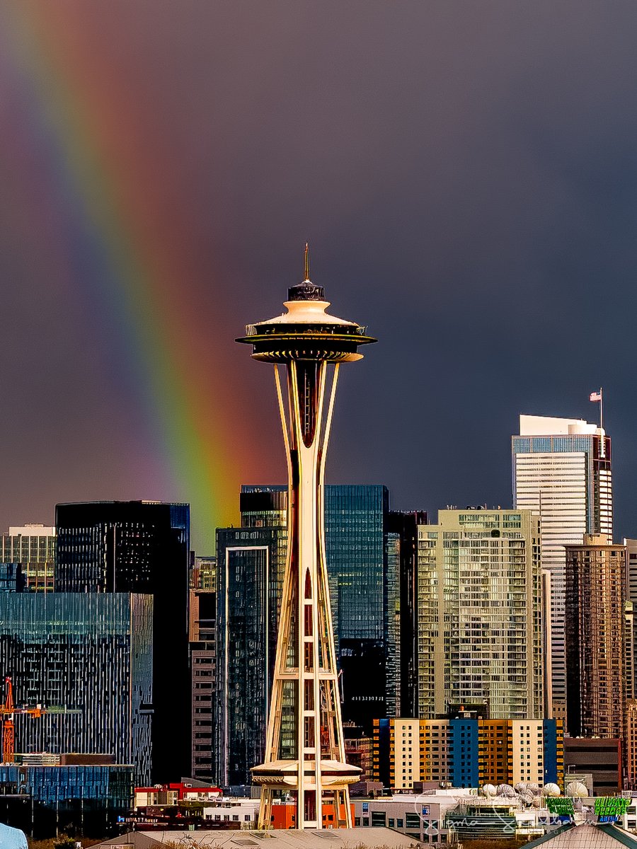 Last night (Wednesday evening) in #Seattle. So many rainbows, hailstorm, thunderclouds - it was my kind of spring weather. Here's a #rainbow shining right behind #SpaceNeedle. #wawx