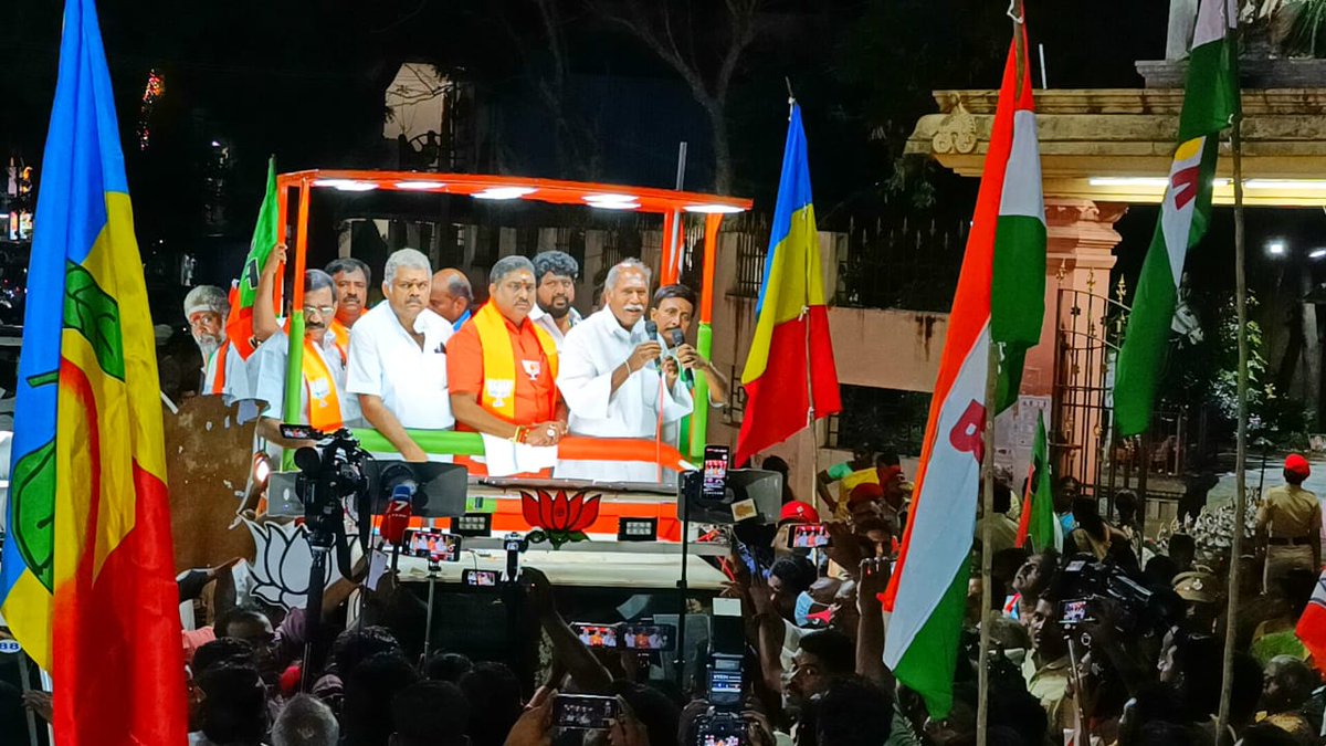 ANamassivayam's tweet photo. தமிழ் மாநில காங்கிரஸ் தலைவர் திரு. ஜிகே வாசன் அவர்கள், மாநில முதலமைச்சர் திரு. ந. ரங்கசாமி அவர்கள் என்னை ஆதரித்து லாஸ்பேட்டை தொகுதி ஐயனார் கோவிலில் சிறப்பு பூஜை செய்து தேர்தல் பிரச்சாரம் மேற்கொண்டனர். உடன் புதுச்சேரி பாரதிய ஜனதா கட்சி மாநில தலைவர் திரு. செல்வகணபதி MP அவர்கள், சட்டமன்ற உறுப்பினர்கள், தேசிய ஜனநாயக கூட்டணி கட்சி தலைவர்கள் மற்றும் நிர்வாகிகள் கலந்து கொண்டனர்.(1/1)

@BJP4India  @BJP4Puducherry  @JPNadda @blsanthosh @BlrNirmal 

#voteforANamassivayam #Vote4BJP