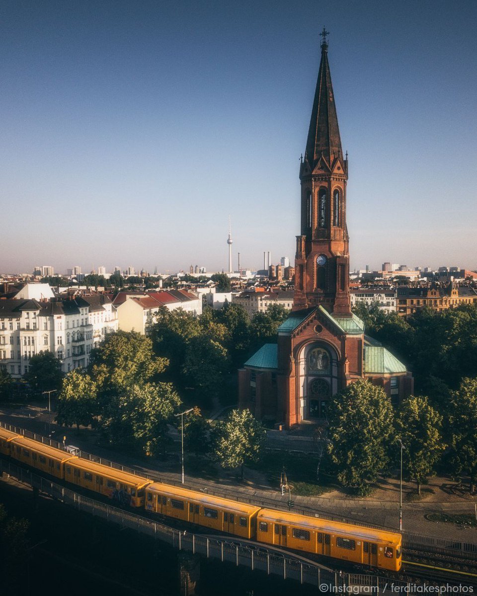 Rolling into a long Easter weekend 🌷 ☀️ 🐣 📷 Instagram / ferditakesphotos #visitberlin #berlin