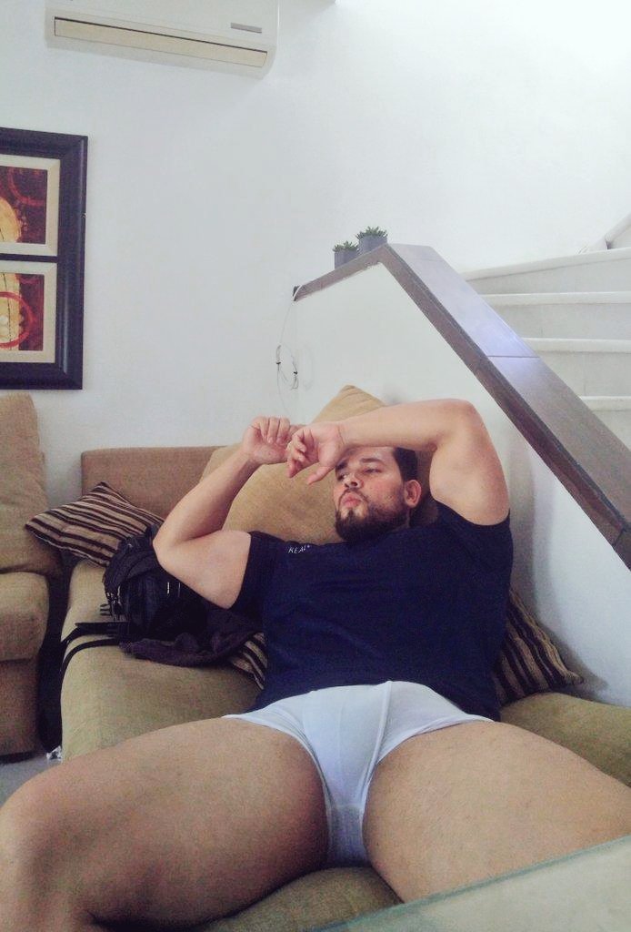 CapacettiJacob's tweet photo. Muy ricos y duros días 😋
#hombresderedes #MACHOPREÑADOR #machosdaweb #LatinAmerica #gaysolo #heterovergón https://t.co/7cgkPOqc6S