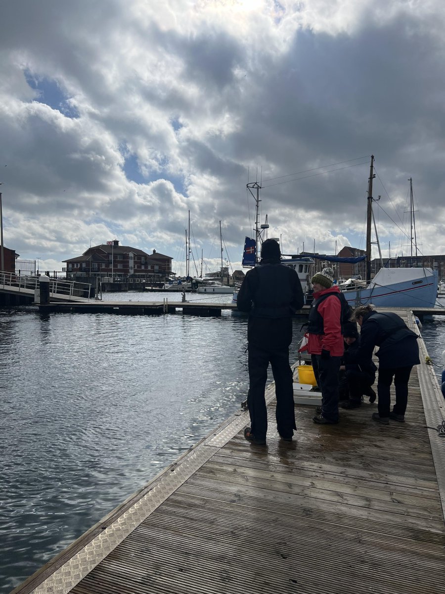 A huge thank you to all our volunteers who helped with our oyster monitoring this week 📋As usual, the sea squirts brought plenty of entertainment and we found a variety of wildlife, including an edible crab and shore crab🦀 #nativeoysters #GenerationRestoration #StrongerShores