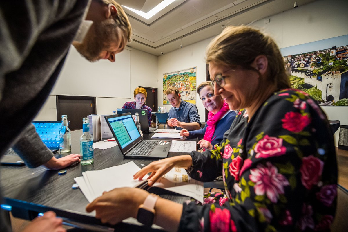 📜Einmal wie Historiker:innen arbeiten, eintauchen in die frühneuzeitlichen Handschriften der Hansezeit und histoische Texte entziffern? Das alles ist beim Citizen Science-Tag am 19. April im Lübecker Archiv möglich! 👉Alle Infos unter fgho.eu/de/cs-tag-2024 Bild: Olaf Malzahn