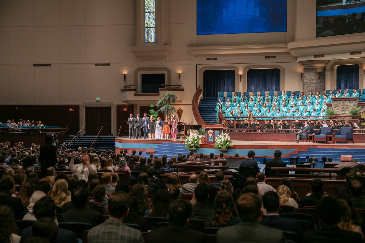 This past Sunday the Majesty Music team was accompanied by the Rejoice choir and orchestra at @campuschurchFL. It was great to be back in Florida and lead an evening song-service with the people at Campus Church. 

#MajestyMusic #PensacolaFL