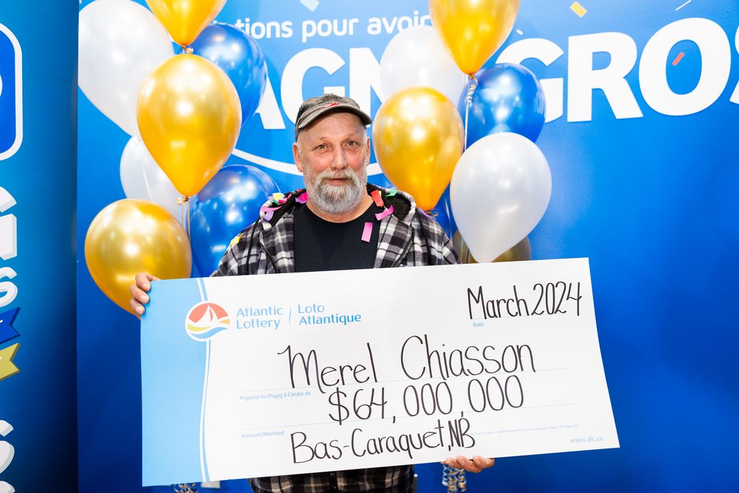 AL_Lottery's tweet image. The winner we've all been waiting for! 🎉 Merel Chiasson of Bas-Caraquet, N.B. had a Lotto 6/49 ticket worth $64 MILLION on his bedroom dresser for 347 days. 🥳 Learn more here: bit.ly/3PEK5qy