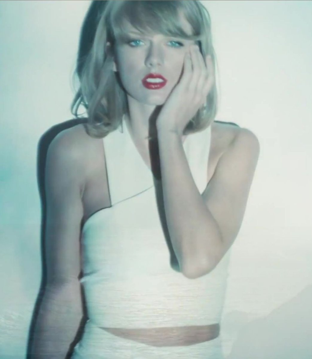 Throw🔙| 9 years ago today, Taylor Swift reached #1 on Pop Songs Airplay Chart with "Style".