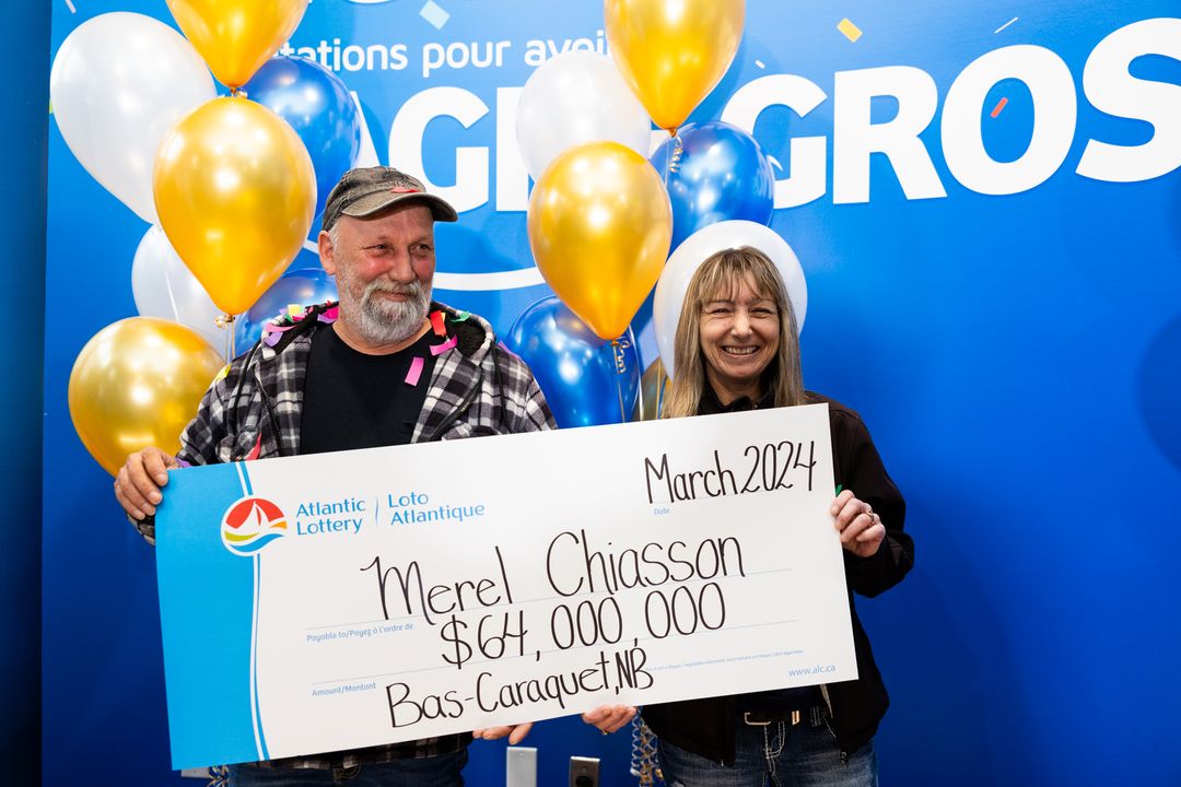 AL_Lottery's tweet image. The winner we've all been waiting for! 🎉 Merel Chiasson of Bas-Caraquet, N.B. had a Lotto 6/49 ticket worth $64 MILLION on his bedroom dresser for 347 days. 🥳 Learn more here: bit.ly/3PEK5qy