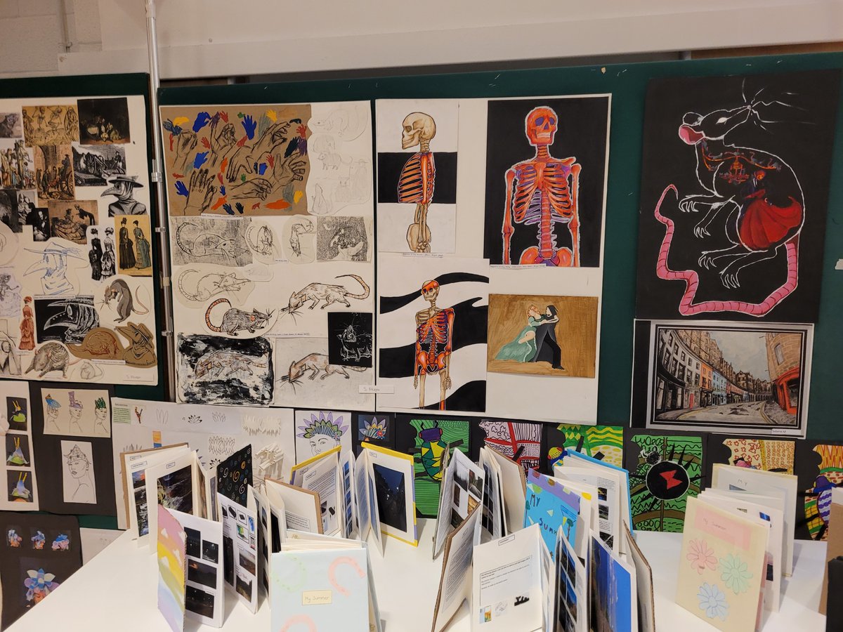 Huge congratulation to all s1-6 pupils who displayed their creative and technical skills to the public at Girvan Arts Festival. Your work and Galley looked amazing!!! @girvanacademy #artwork #secondaryart #creativity #skillsforwork #gallery