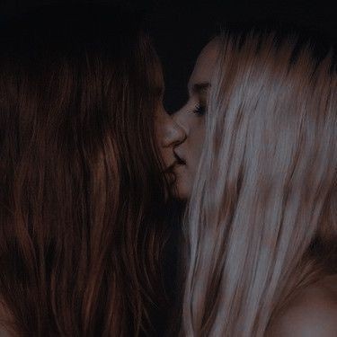 PetitAkuma's tweet image. ✨Describe la historia que hayas escrito o estés escribiendo en 4 imágenes y pon el nombre del proyecto/libro

#ProyectoM