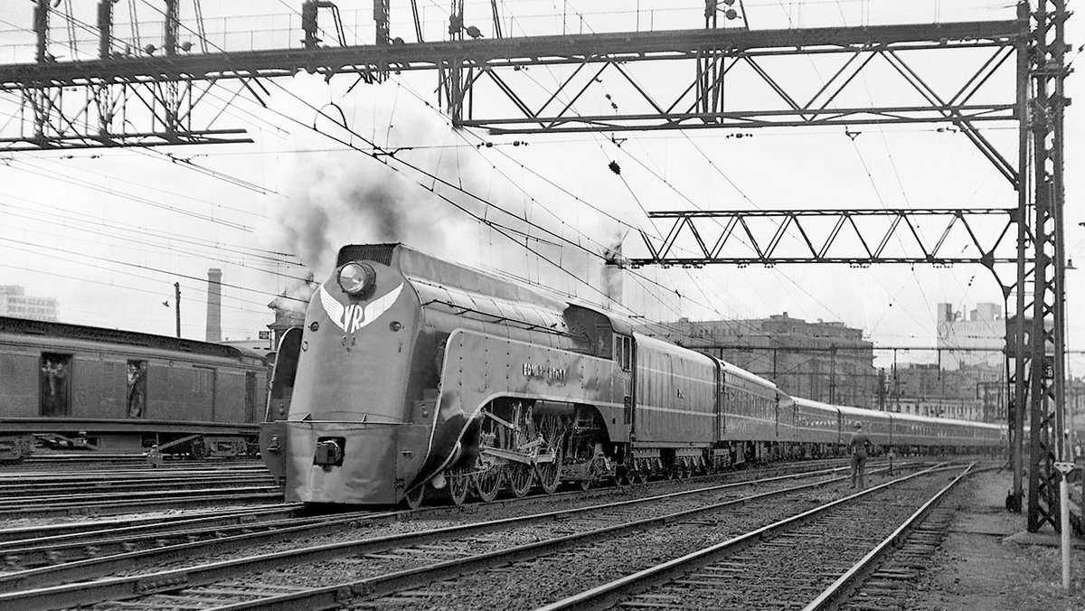 VicAlbert11's tweet image. Victorian Railways streamlined 3-cylinder S class 4-6-2 Pacific No. 302 &apos;Edward Henty&apos; departing Spencer Street, Melbourne with the ‘Spirit of Progress&apos; - the first all steel, streamlined air-conditioned train in the Southern Hemisphere and British Empire. 📷 Victorian Railways.